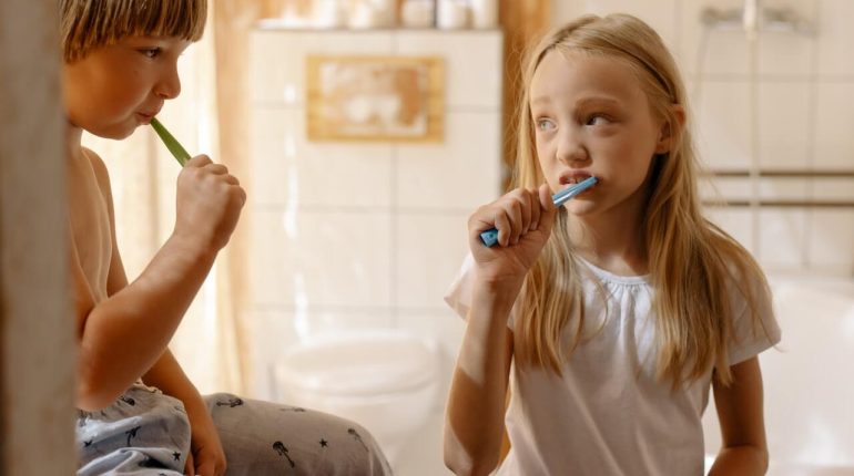 Ile dziecko ma mlecznych zębów?